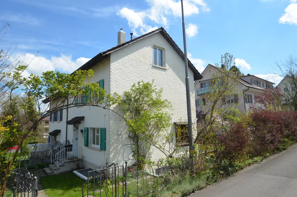 Charmantes 4-Zimmer-Doppeleinfamilienhaus mit sonnigem Garten in ruhigem Wohnquartier