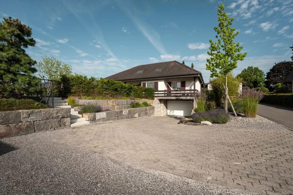 Exclusive Bungalow-Style House