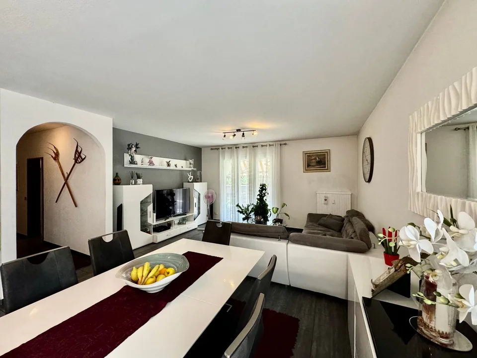 Renovated 5.5-room apartment in Bodio
