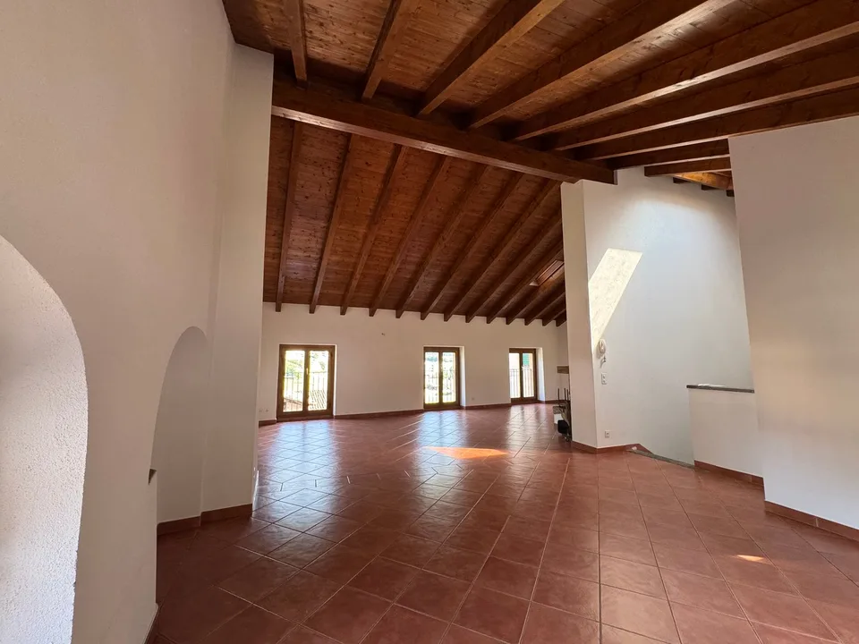 Grand appartement duplex de 4,5 pièces dans une maison historique à Barbengo