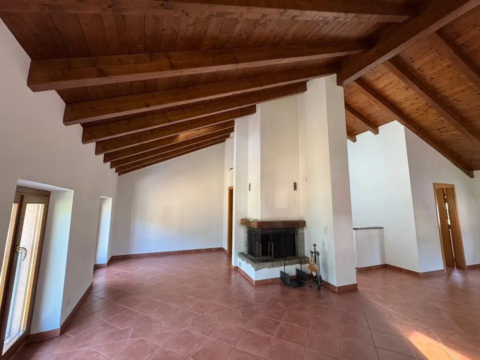Grand appartement duplex de 4,5 pièces dans une maison historique à Barbengo