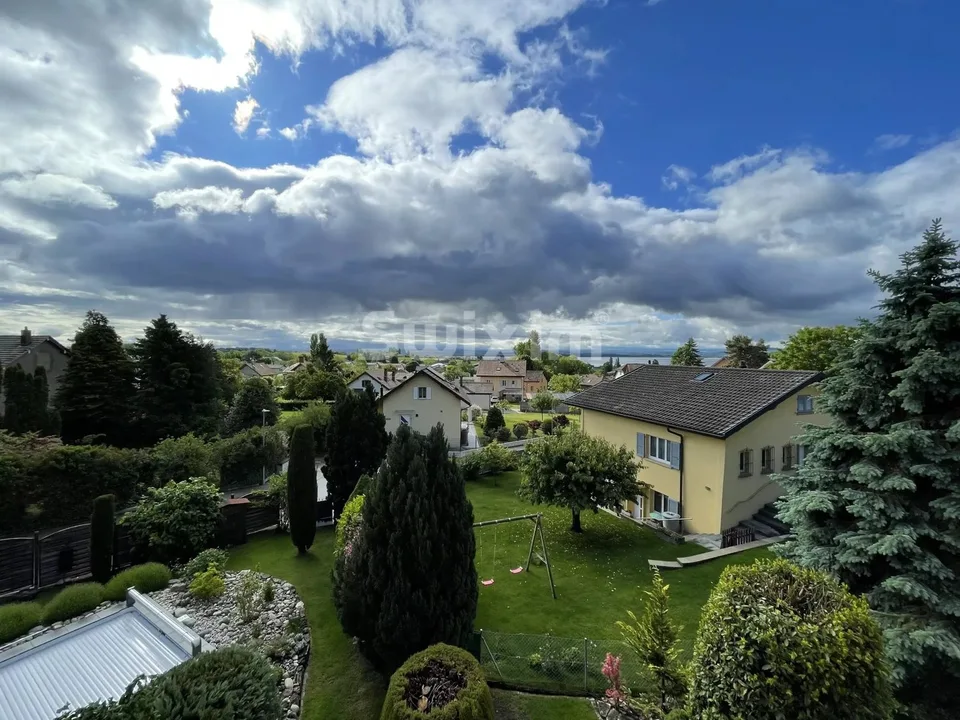 Semi-detached house with 7 rooms, garden, view of the Alps and the lake