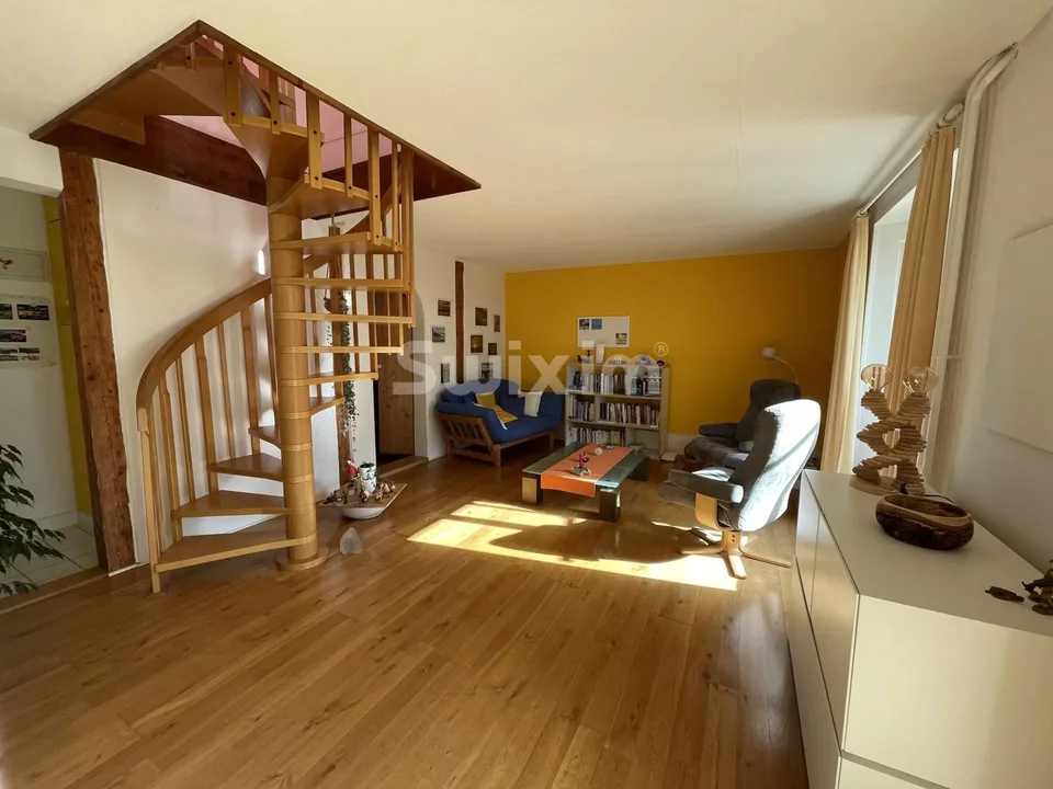 Semi-detached house with 7 rooms, garden, view of the Alps and the lake