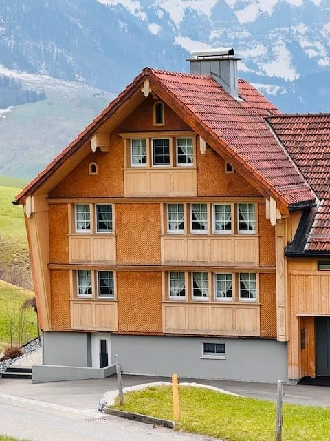 Living where others vacation – Dreamy 6.5-room farmhouse part