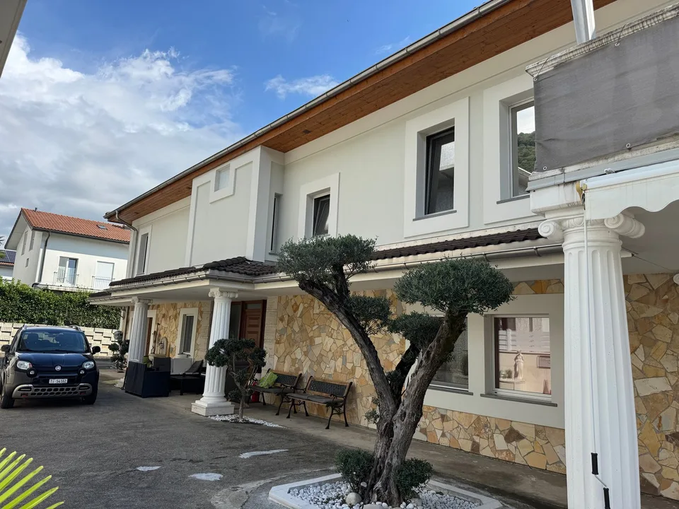 Kommunale gewerbliche Immobilie mit Einnahmen und Wohnung in Bedano