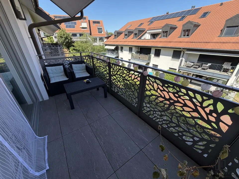Studio au 1er étage avec balcon