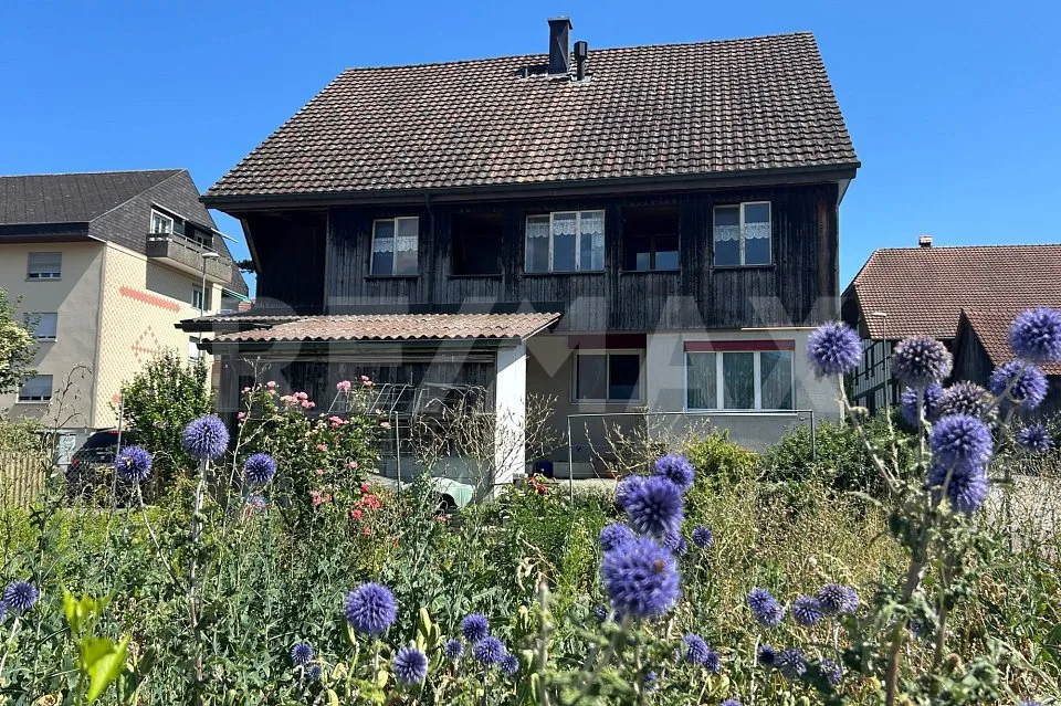 Freistehendes Haus mit Zwei Wohneinheiten