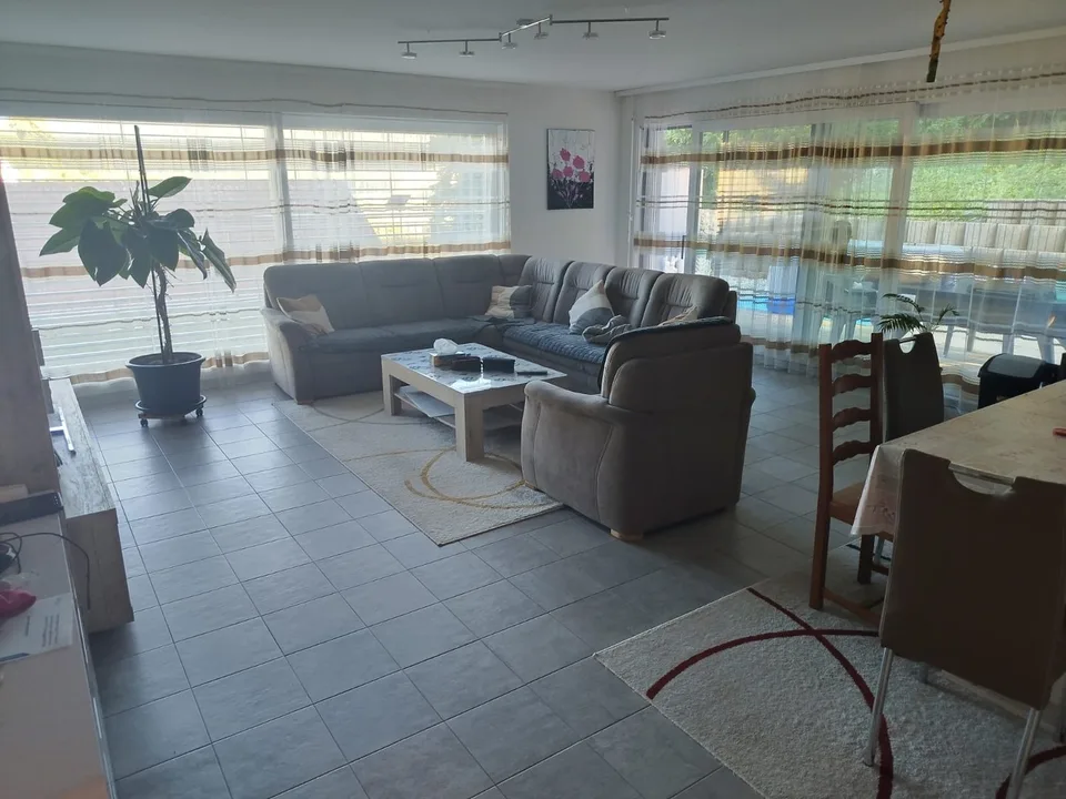 Appartamento recente con grande terrazza ai margini del bosco.