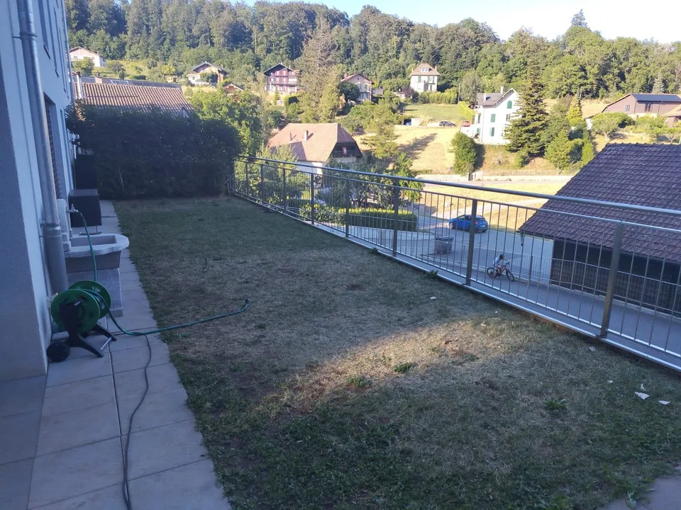 Appartamento recente con grande terrazza ai margini del bosco.