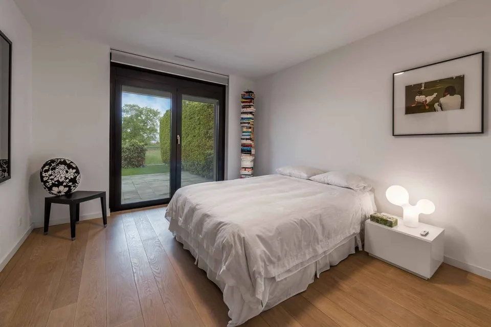 Traumhafter zeitgenössischer Duplex mit Gärten, Blick auf die Felder und den See – Foto 10 von 11