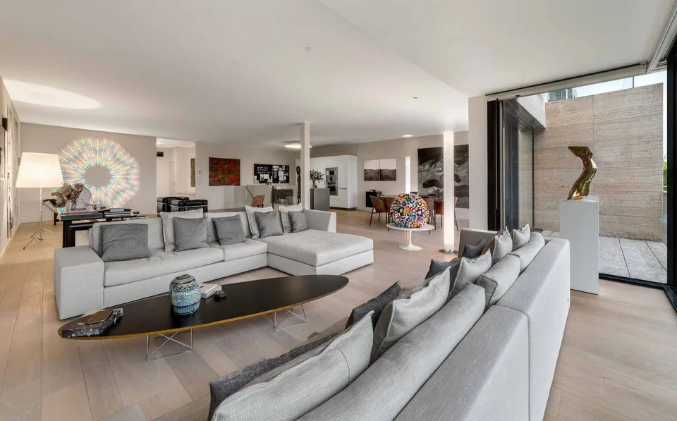Coup de cur: sublime duplex contemporain avec jardins, vue sur les champs et le lac