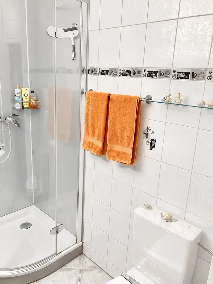 Comprehensively renovated 3.5-room apartment with a view and garage box (in building rights)