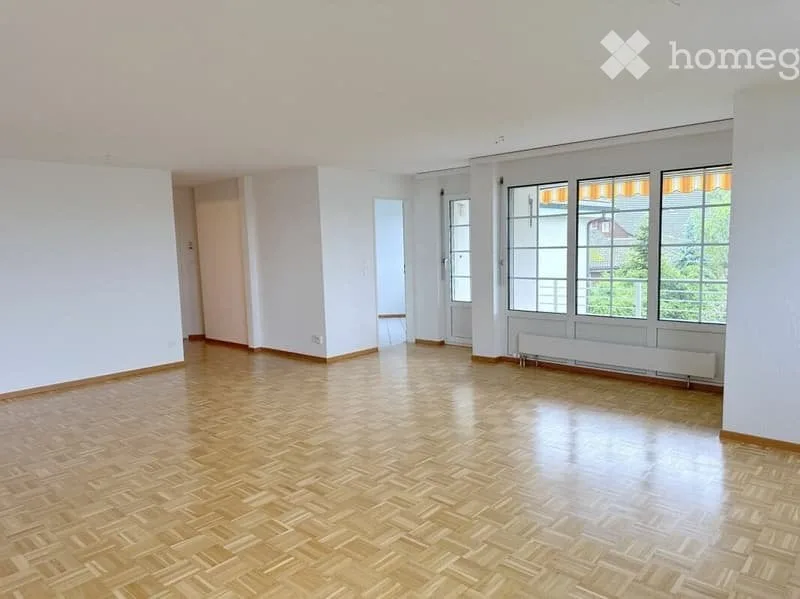 Grosse Wohnung im Grünen mit Seeblick
