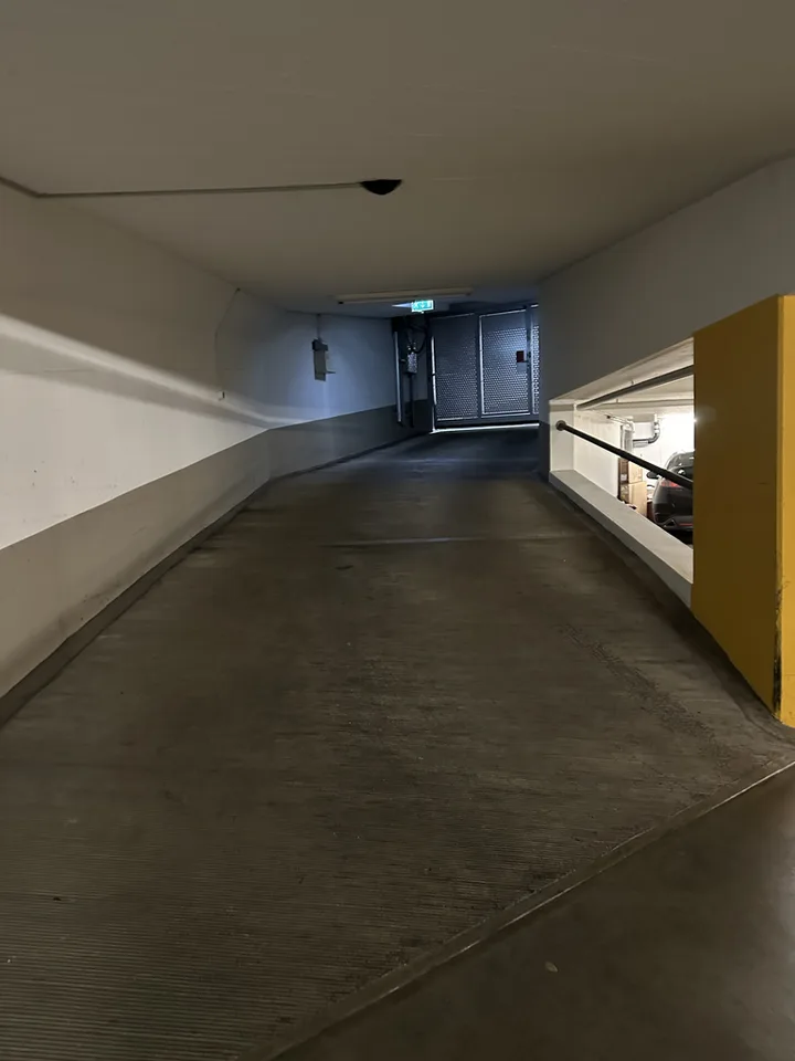 Place de stationnement pour motocyclette dans le parking souterrain