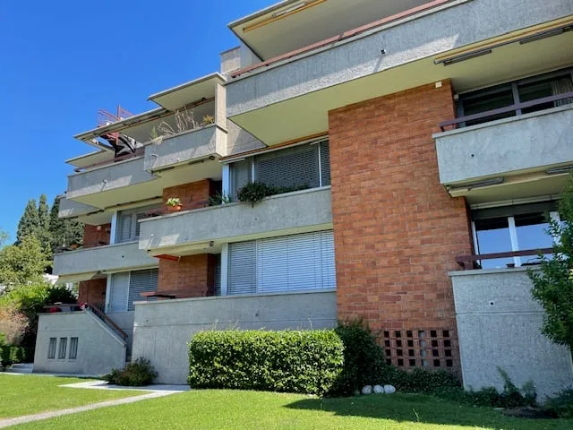 Spazioso appartamento di 2.5 locali con piscina  e vista panoramica a Ruvigliana