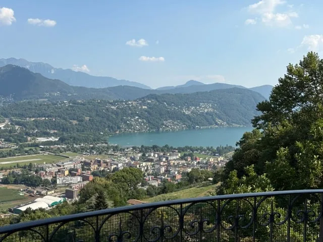 Elegante villa ticinese 5.5 locali con vista panoramica a Gaggio di Bioggio