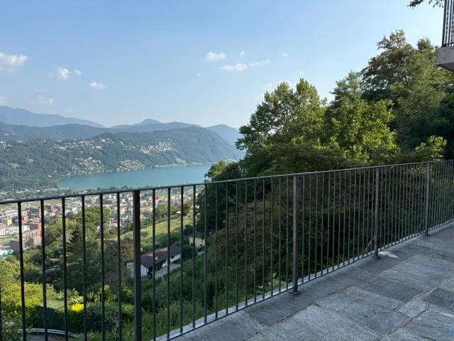 Elegante villa ticinese 5.5 locali con vista panoramica a Gaggio di Bioggio
