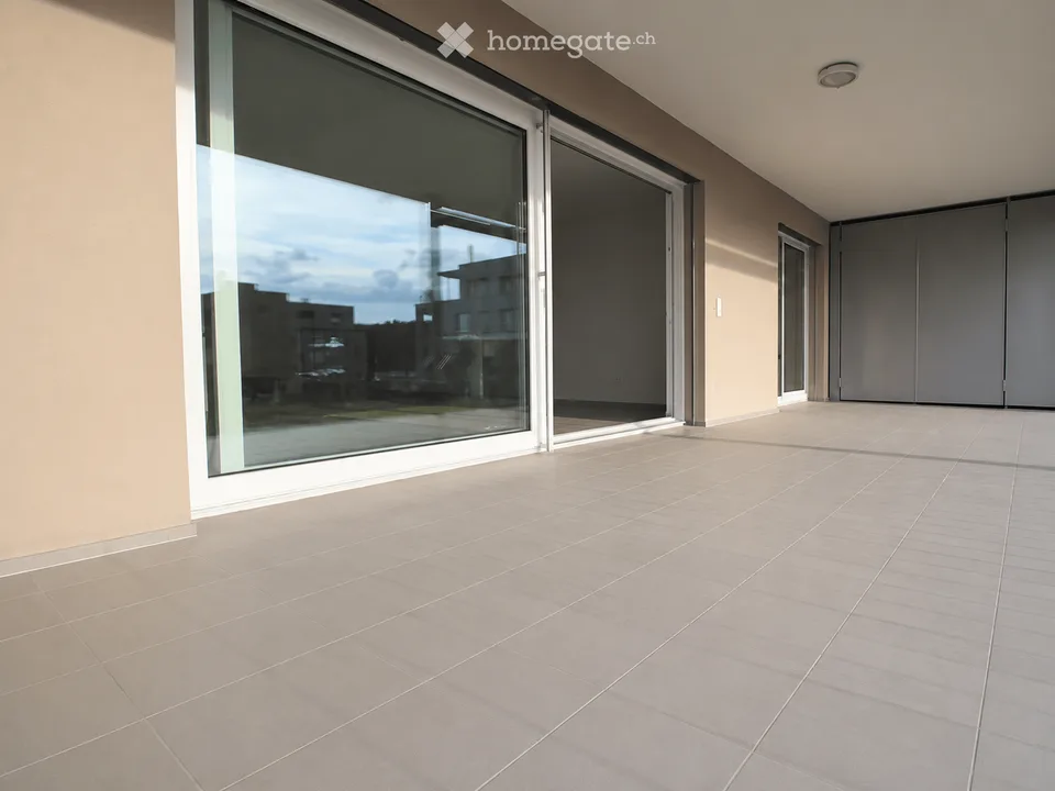 Bright 4.5-room apartment with balcony and beautiful view in Ossingen