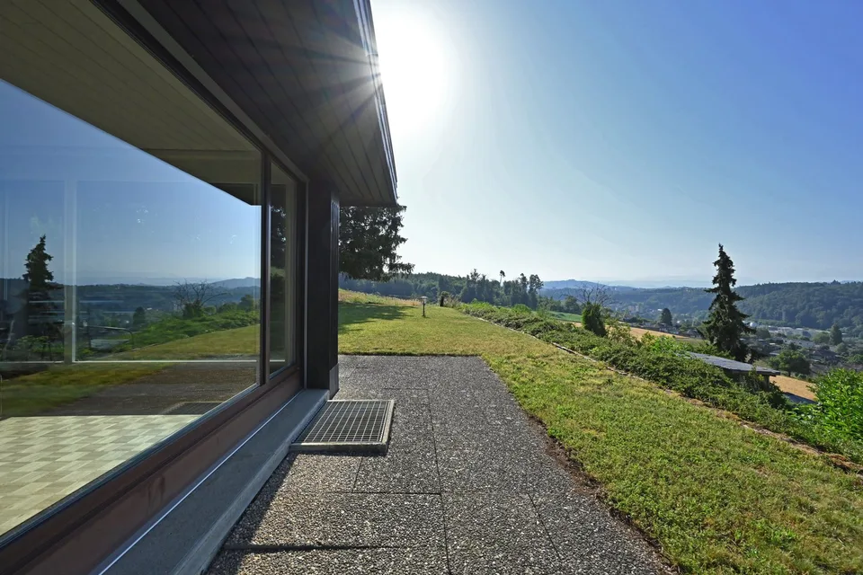 Una casa con una vista panoramica, privacy e potenziale di sviluppo