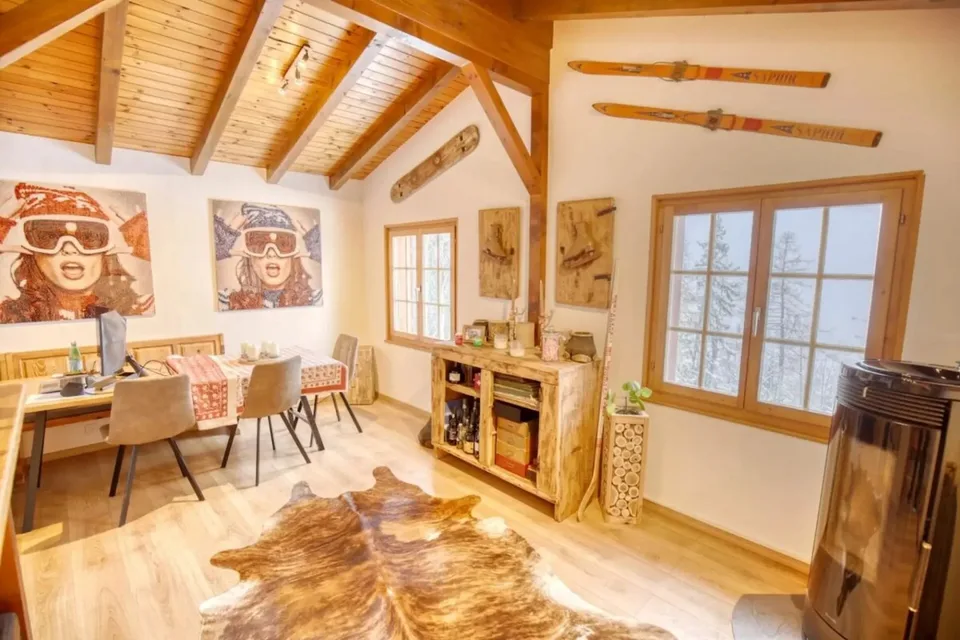 Chalet de caractère avec 2 annexes et un grand terrain à Haute-Nendaz!