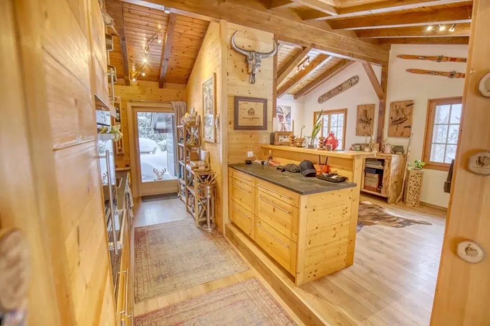 Chalet de caractère avec 2 annexes et un grand terrain à Haute-Nendaz!