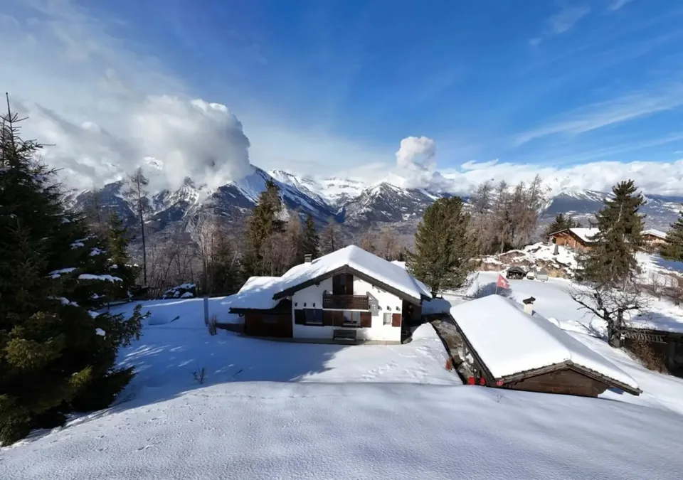 Chalet de caractère avec 2 annexes et un grand terrain à Haute-Nendaz!