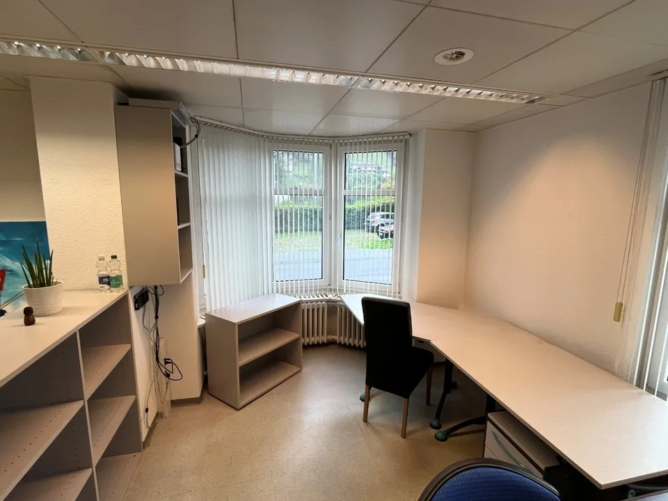 Kleinbüro möbliert nahe Bahnhof günstig zu vermieten