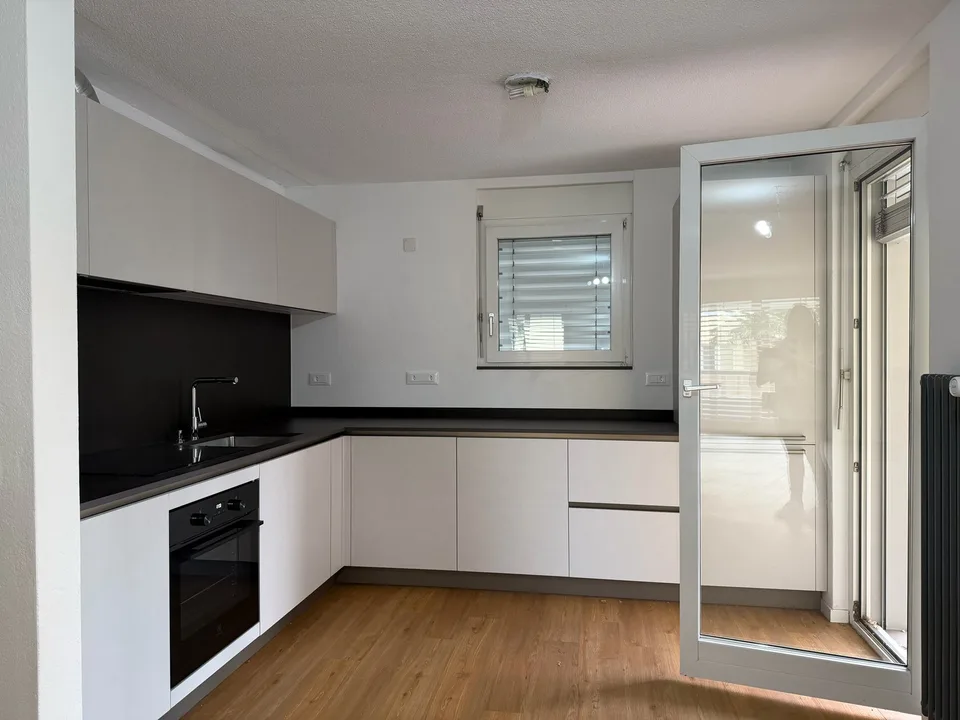 Appartement élégant de 3.5 pièces à Ascona, avec vue et balcon