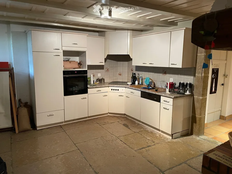 Charaktervolles Bauernhaus in Val-de-Travers – 300 m² Wohnfläche, 2 Apartments, grünes und friedliches Umfeld