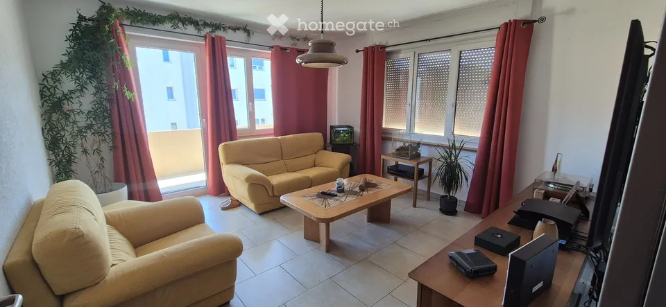 Bassecourt Apartment mit Garage und Parkplatz vor der Garage