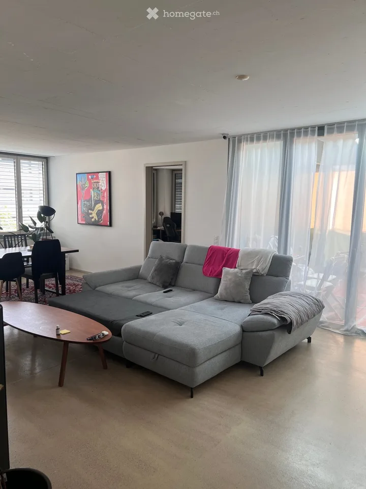 Bright 3.5-room apartment with balcony on Hohlstrasse, Zurich