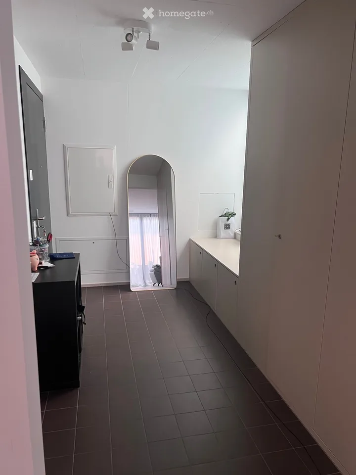 Bright 3.5-room apartment with balcony on Hohlstrasse, Zurich