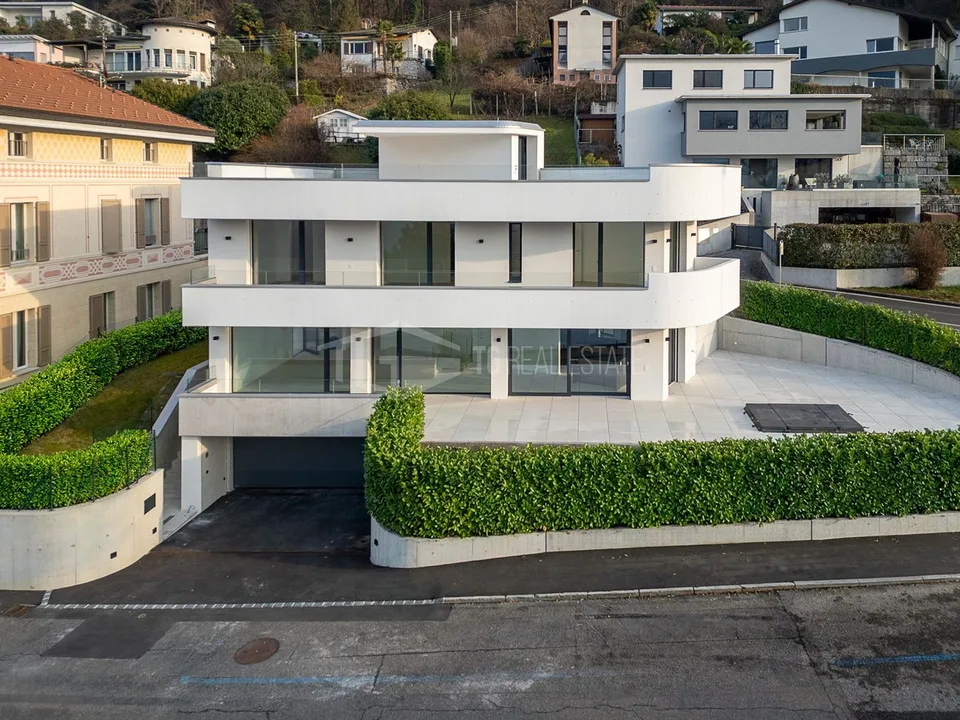 MODERNE VILLA MIT SEEBLICK