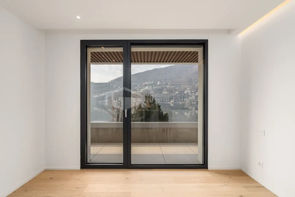 MODERNE VILLA MIT SEEBLICK