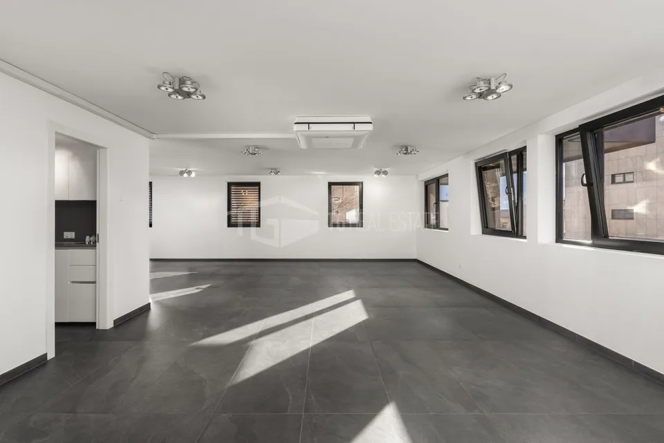 UFFICIO DI ALTO STANDING IN RESIDENZA CONTEMPORANEA – foto 7 di 13