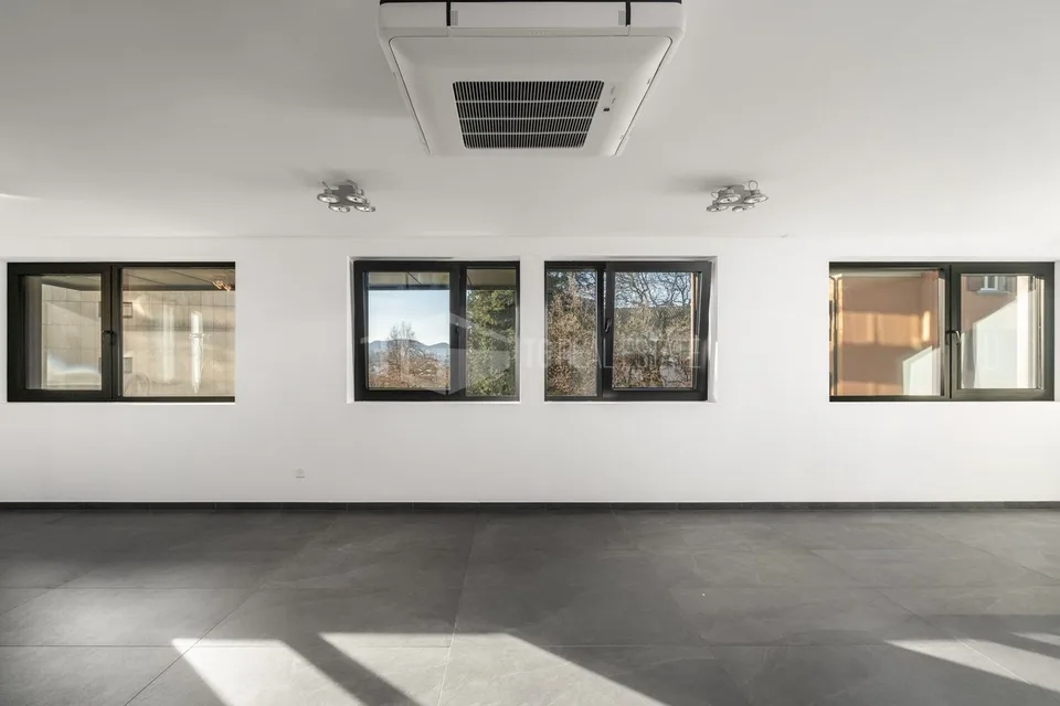 UFFICIO DI ALTO STANDING IN RESIDENZA CONTEMPORANEA – foto 11 di 13