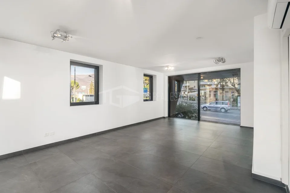 UFFICIO DI ALTO STANDING IN RESIDENZA CONTEMPORANEA – foto 10 di 13