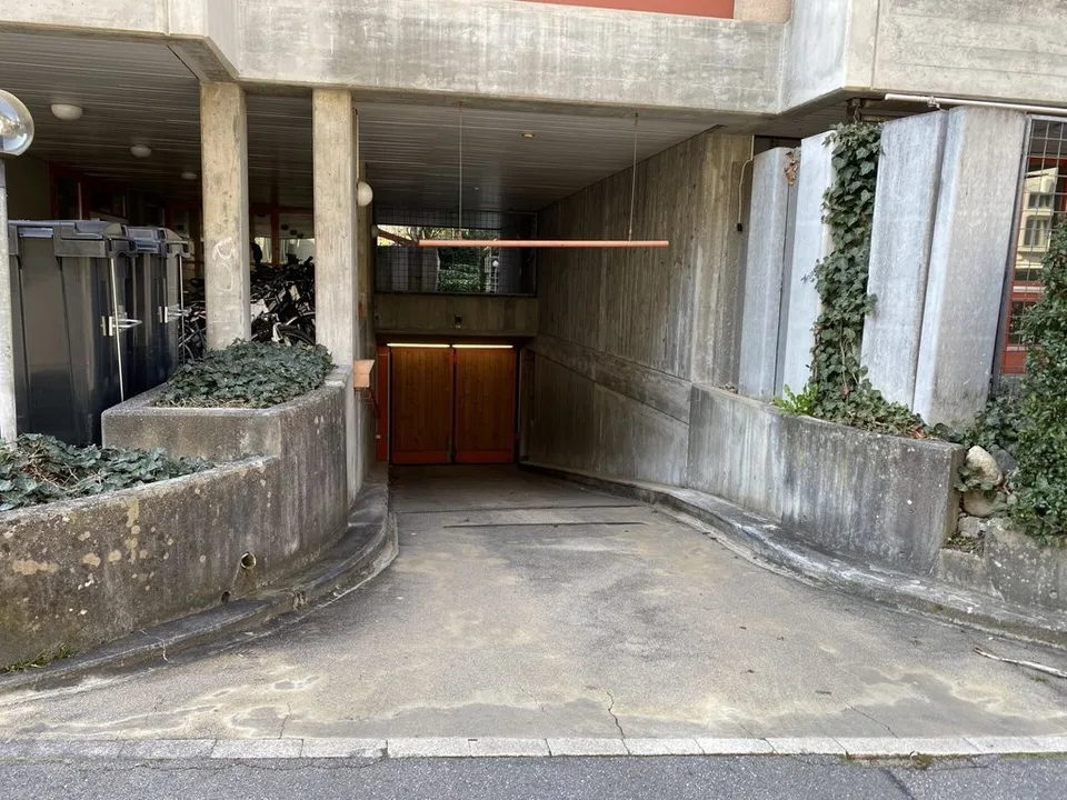 Einstellhallenplatz nähe Eigerplatz!