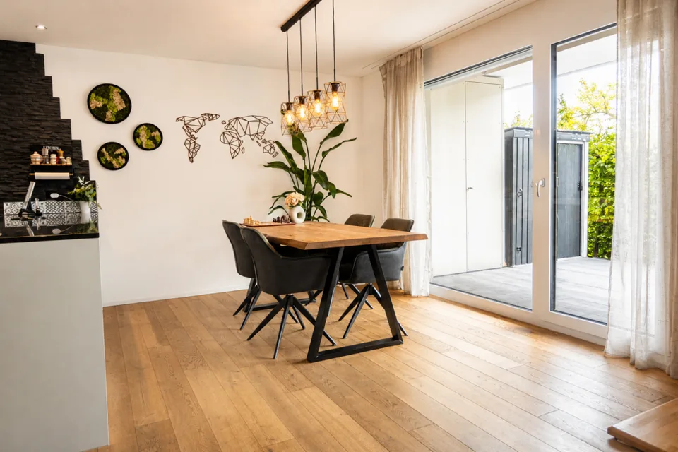 Appartamento di giardino tranquillo di 4,5 locali con stile e vista panoramica