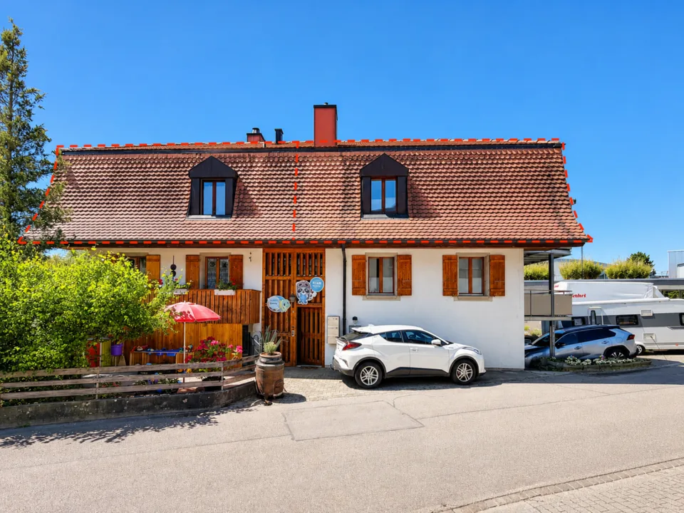 Ampio appartamento a galleria di 3,5 locali nel cuore di Aarberg