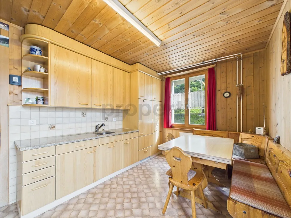 Casa a due famiglie affascinante con potenziale a Jenaz, Grigioni