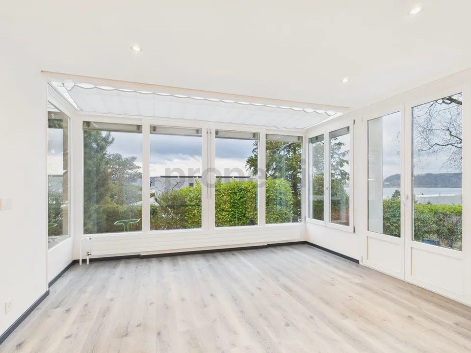 Moderne 6.5 pièces row-house rénovée avec jardin à La Neuveville