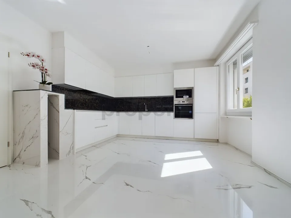 Moderne und helle 4.5-Zimmer-Wohnung in LocarnoModerno e luminoso appartamento di 4,5 locali a Locarno