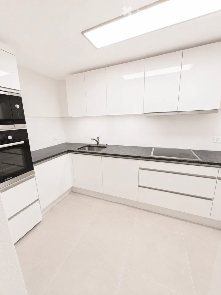 Appartement-maisonnette spacieux de 6 pièces à Aarburg – avec balcon et belle vue