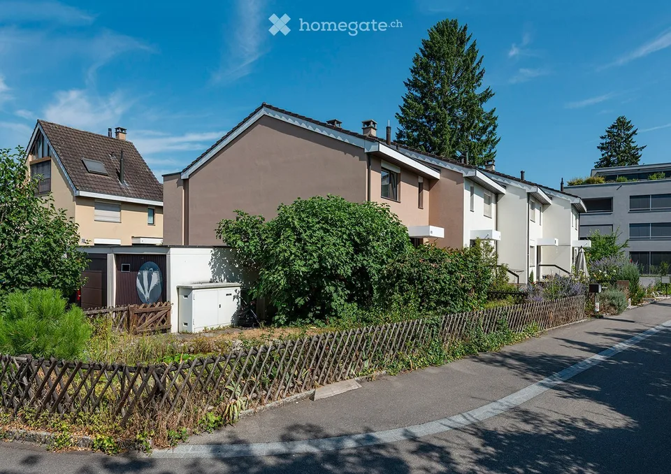 Maison mitoyenne de 4,5 pièces à Reinach BL – disponible immédiatement