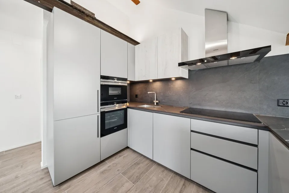 Apartment with 200 m2, balcony and two outdoor parking spaces