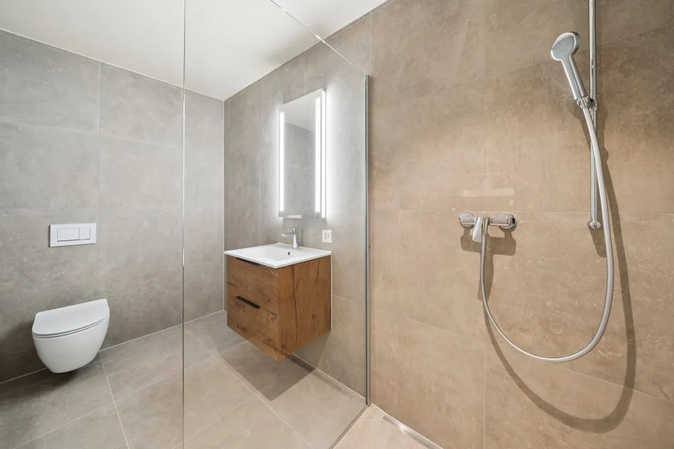 Appartement de 198 m2 avec balcon et deux places de parc extérieures – photo 12 sur 13