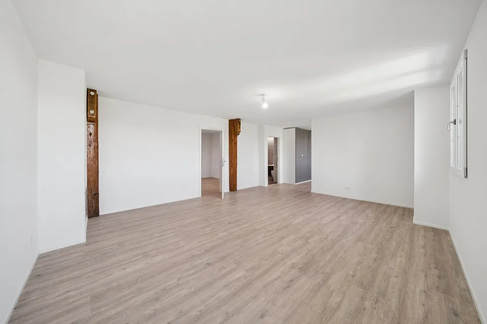 Appartement de 198 m2 avec balcon et deux places de parc extérieures – photo 8 sur 13