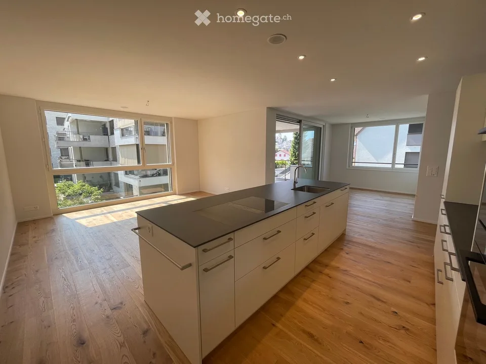 Schöne helle 4 1/2 Zimmer Wohnung