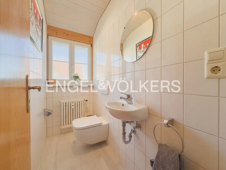Appartamento a mansarda elegante con balcone soleggiato e vista sul verde - – foto 10 di 13